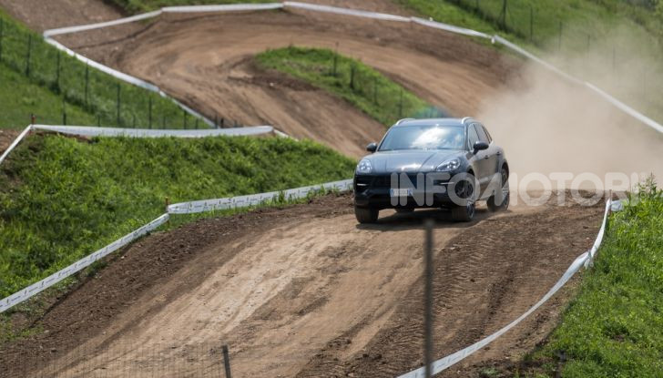Tutti i segreti per guidare una Porsche in fuoristrada - Foto 1 di 22
