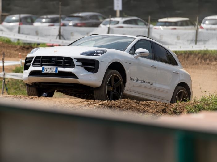 Tutti i segreti per guidare una Porsche in fuoristrada - Infomotori