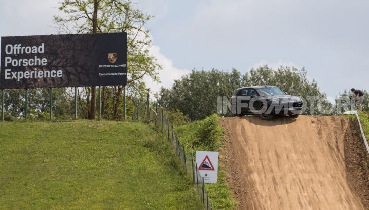 Tutti i segreti per guidare una Porsche in fuoristrada - Foto 18 di 22