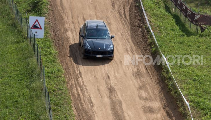 Tutti i segreti per guidare una Porsche in fuoristrada - Foto 13 di 22