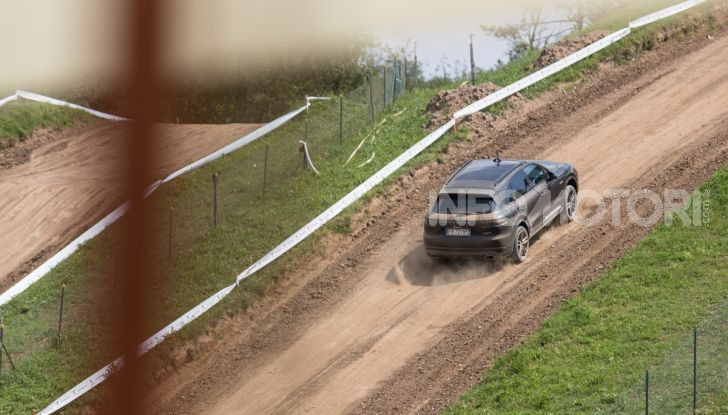 Tutti i segreti per guidare una Porsche in fuoristrada - Foto 8 di 22
