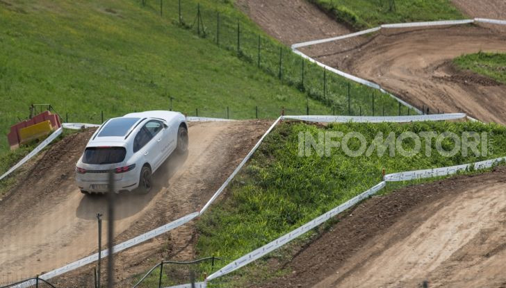 Tutti i segreti per guidare una Porsche in fuoristrada - Foto 9 di 22