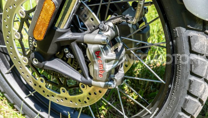 Prova Triumph Scrambler 1200 XC: modern classic dallo stile inconfondibile - Foto 22 di 48