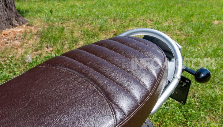 Prova Triumph Scrambler 1200 XC: modern classic dallo stile inconfondibile - Foto 25 di 48