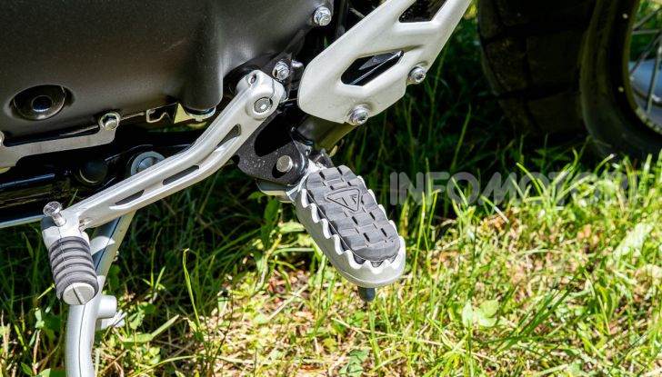 Prova Triumph Scrambler 1200 XC: modern classic dallo stile inconfondibile - Foto 30 di 48