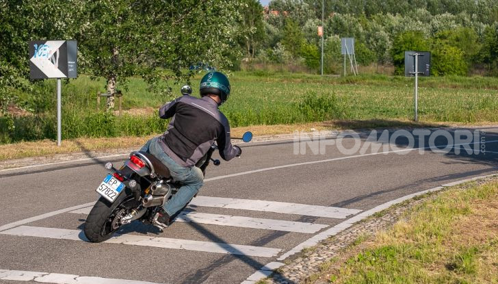 Prova Triumph Scrambler 1200 XC: modern classic dallo stile inconfondibile - Foto 41 di 48