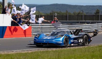 Volkswagen ID.R: nuovo record tra le elettriche al Nürburgring