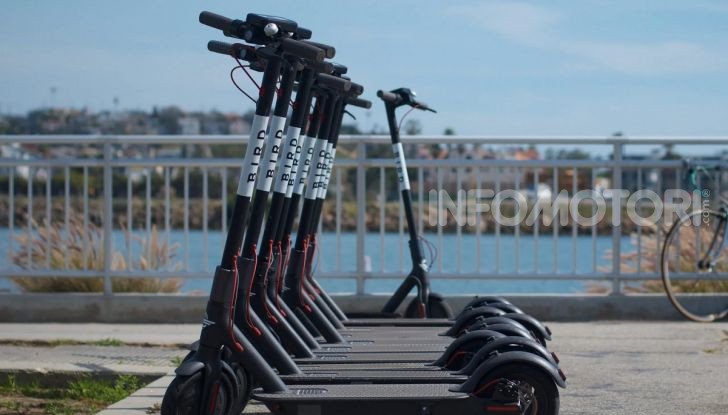 In arrivo nuove regole per i monopattini: casco obbligatorio e limiti di velocità - Foto 5 di 10