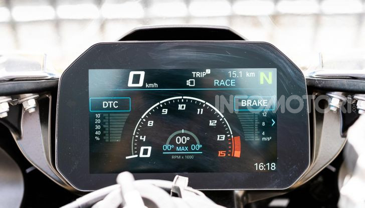 BMW S1000RR strumentazione TFT dashboard