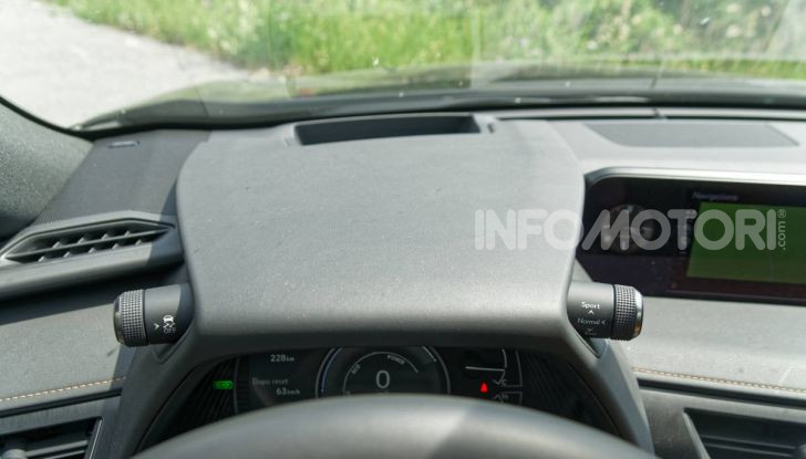 [VIDEO] Lexus UX 250h, il premium hybrid ha l’asso nella manica! - Foto 23 di 58