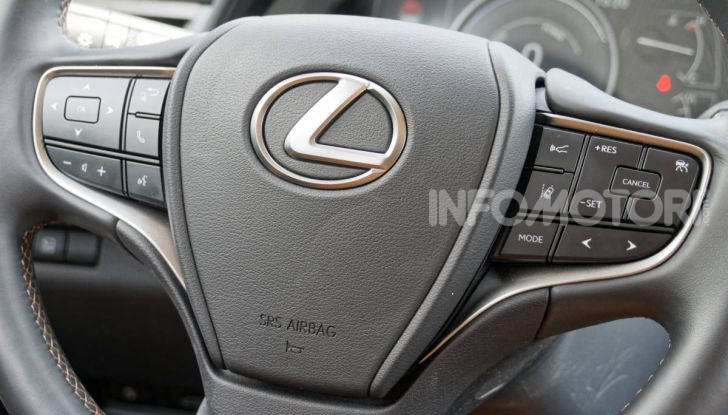 [VIDEO] Lexus UX 250h, il premium hybrid ha l’asso nella manica! - Foto 33 di 58