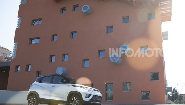 Mahindra completa l’offerta in Italia con KUV100 e XUV500 - Foto 3 di 23