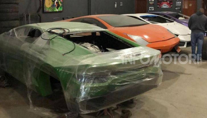 Scoperta fabbrica di Ferrari e Lamborghini Replica, due arresti - Foto 2 di 6