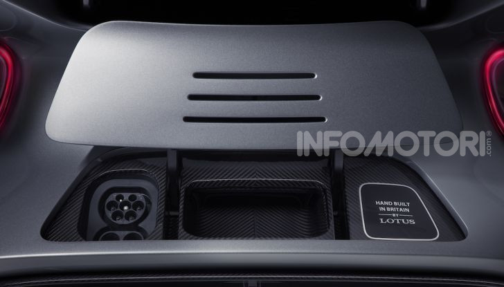 Lotus Evija: l’hypercar elettrica da 1000 euro a cavallo - Foto 14 di 34