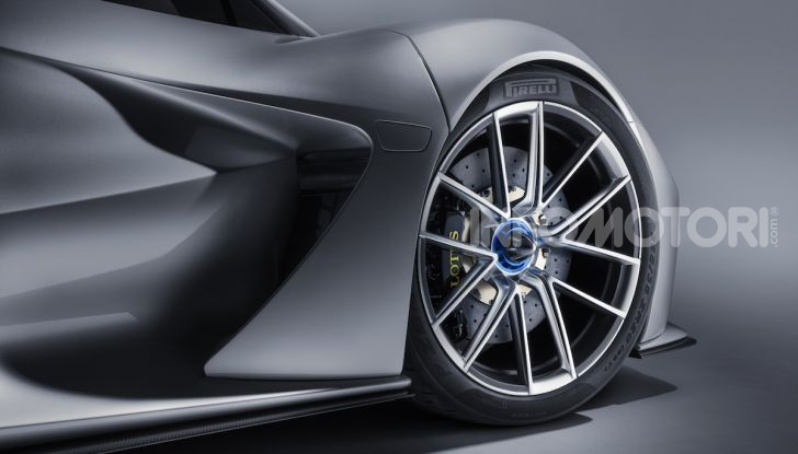 Lotus Evija: l’hypercar elettrica da 1000 euro a cavallo - Foto 33 di 34