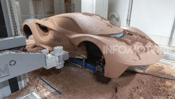 Lotus Evija: l’hypercar elettrica da 1000 euro a cavallo - Foto 6 di 34