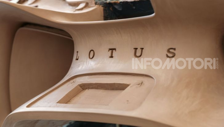 Lotus Evija: l’hypercar elettrica da 1000 euro a cavallo - Foto 7 di 34