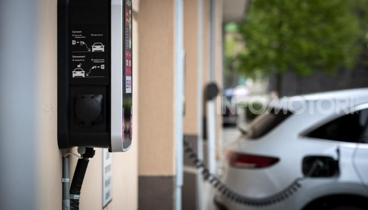 Prova su strada Mercedes-Benz EQC: la prima elettrica del Marchio della Stella - Foto 13 di 31