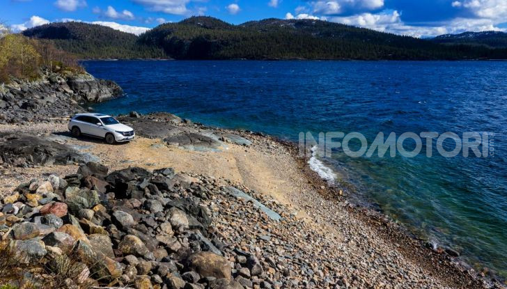 Prova su strada Mercedes-Benz EQC: la prima elettrica del Marchio della Stella - Foto 8 di 31