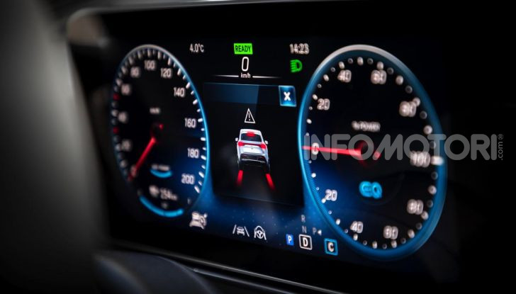Prova su strada Mercedes-Benz EQC: la prima elettrica del Marchio della Stella - Foto 27 di 31
