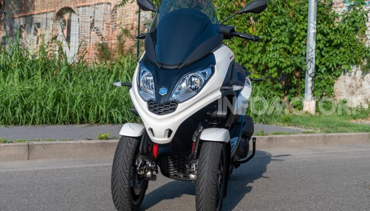 Prova Piaggio MP3 300 HPE, lo Yourban cambia nome e diventa un potente GT - Foto 3 di 40