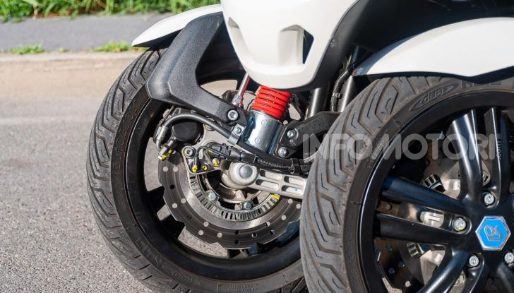 Prova Piaggio MP3 300 HPE, lo Yourban cambia nome e diventa un potente GT - Foto 5 di 40