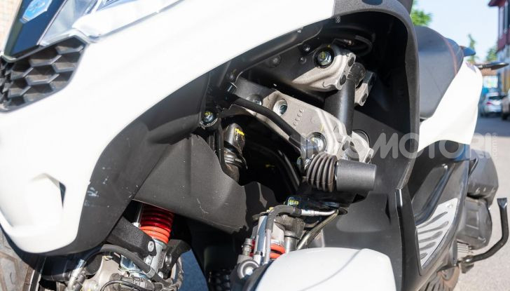 Prova Piaggio MP3 300 HPE, lo Yourban cambia nome e diventa un potente GT - Foto 8 di 40