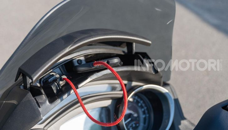 Prova Piaggio MP3 300 HPE, lo Yourban cambia nome e diventa un potente GT - Foto 15 di 40