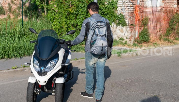 Prova Piaggio MP3 300 HPE, lo Yourban cambia nome e diventa un potente GT - Foto 20 di 40