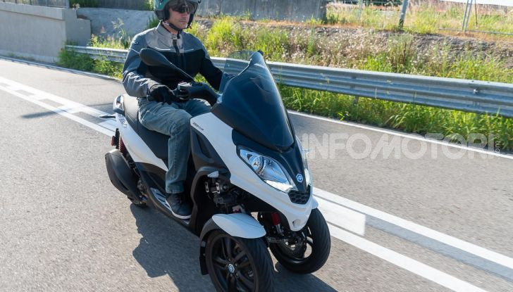 Prova Piaggio MP3 300 HPE, lo Yourban cambia nome e diventa un potente GT - Foto 23 di 40