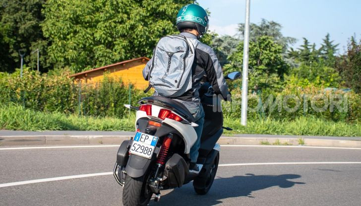 Prova Piaggio MP3 300 HPE, lo Yourban cambia nome e diventa un potente GT - Foto 33 di 40