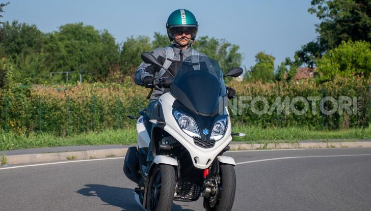 Prova Piaggio MP3 300 HPE, lo Yourban cambia nome e diventa un potente GT - Foto 37 di 40