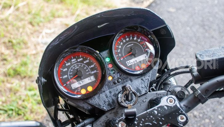 Prova su strada Sym Wolf Cafè Racer 300, per tutti e con stile - Foto 10 di 26