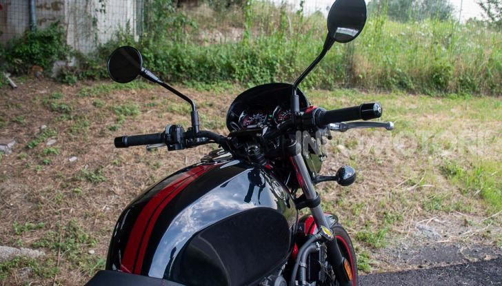 Prova su strada Sym Wolf Cafè Racer 300, per tutti e con stile - Foto 11 di 26