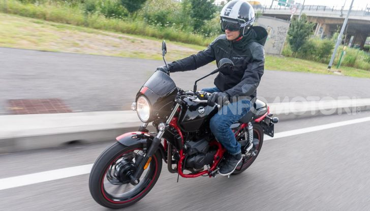 Prova su strada Sym Wolf Cafè Racer 300, per tutti e con stile - Foto 18 di 26