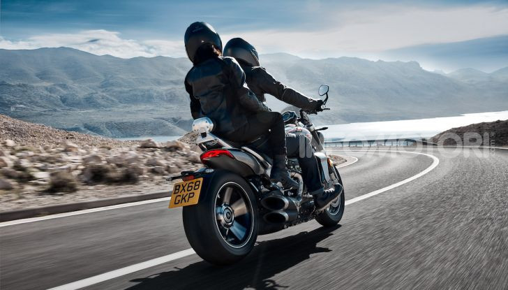 Triumph presenta Rocket 3 R e Rocket 3 GT: due versioni con numeri da record - Foto 9 di 21