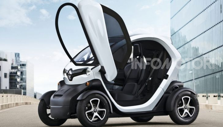 Le microcar non possono essere parcheggiate negli spazi riservati alle due ruote - Foto 5 di 10