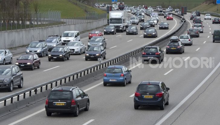 Sorpasso a destra in città e in autostrada: quando è possibile? - Foto 7 di 10