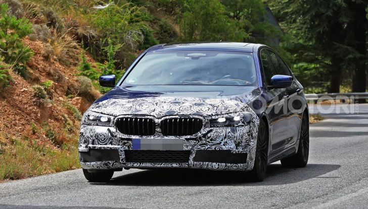 BMW Serie 5 2020 facelift: cambiano l’estetica e la tecnologia - Foto 1 di 15