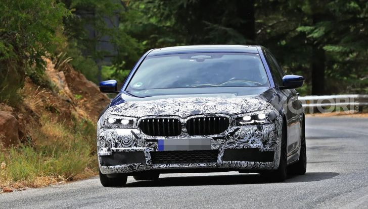 BMW Serie 5 2020 facelift: cambiano l’estetica e la tecnologia - Foto 4 di 15