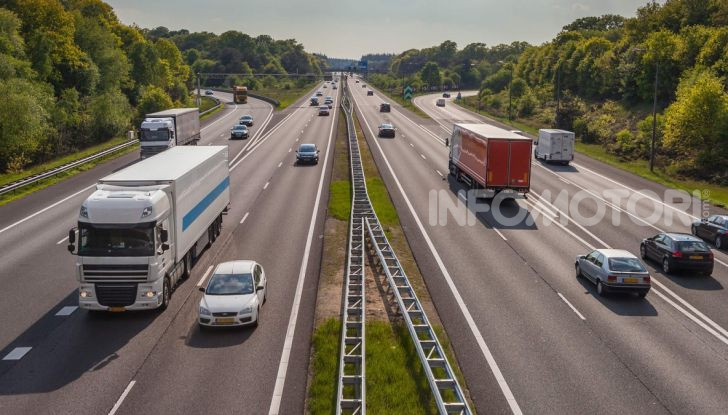 Sorpasso a destra in città e in autostrada: quando è possibile? - Foto 6 di 10