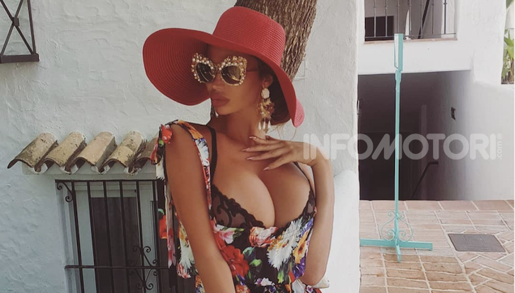 La modella di Playboy Soraja Vucelic lancia una Lamborghini in piscina! - Foto 3 di 8