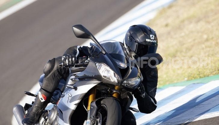 Triumph Daytona 765 Limited Edition: una Moto2 per la strada - Foto 10 di 30