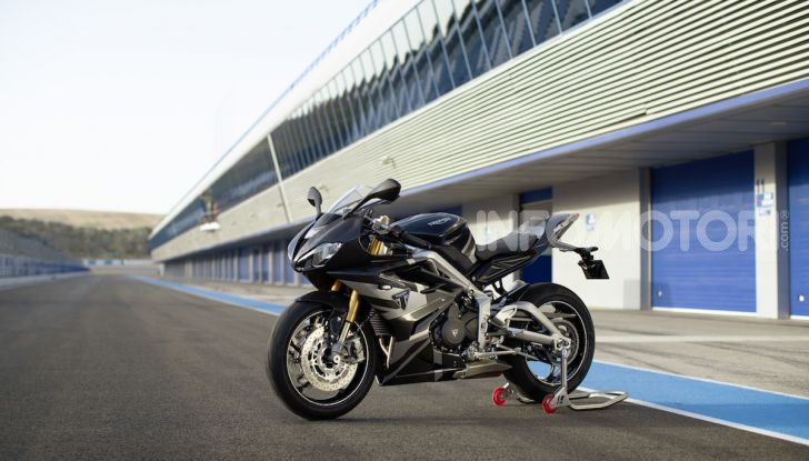 Triumph Daytona 765 Limited Edition: una Moto2 per la strada - Foto 13 di 30
