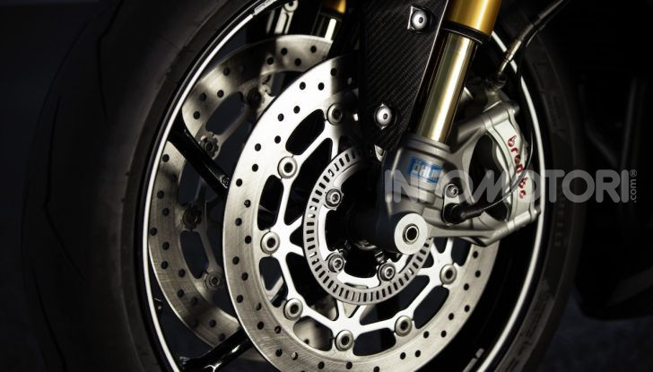 Triumph Daytona 765 Limited Edition: una Moto2 per la strada - Foto 19 di 30