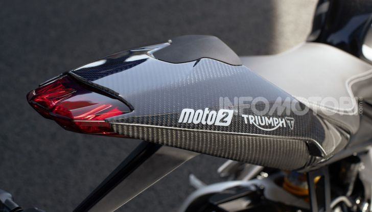 Triumph Daytona 765 Limited Edition: una Moto2 per la strada - Foto 25 di 30