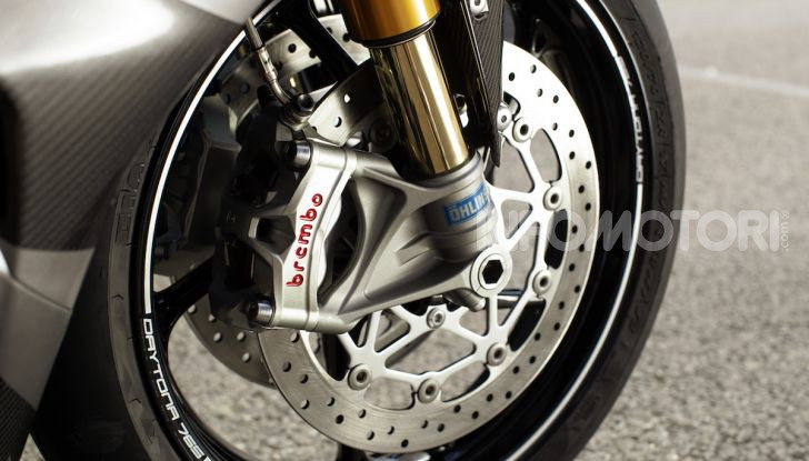Triumph Daytona 765 Limited Edition: una Moto2 per la strada - Foto 28 di 30