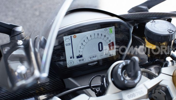 Triumph Daytona 765 Limited Edition: una Moto2 per la strada - Foto 29 di 30