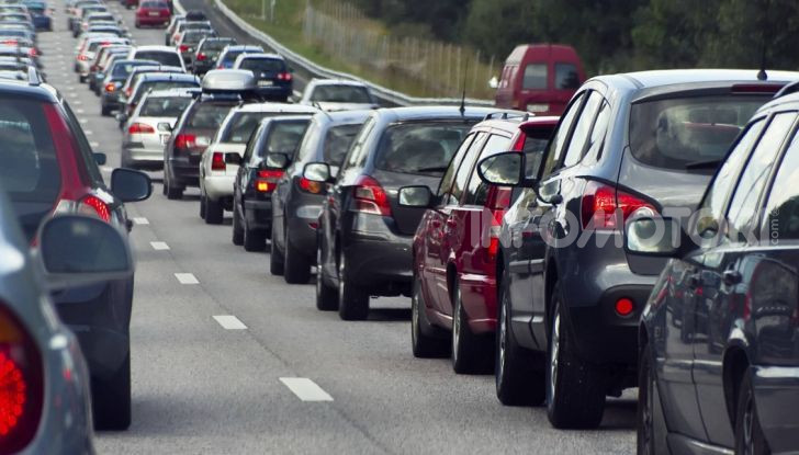 Sorpasso a destra in città e in autostrada: quando è possibile? - Foto 8 di 10