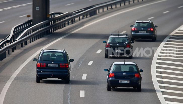 Sorpasso a destra in città e in autostrada: quando è possibile? - Foto 5 di 10